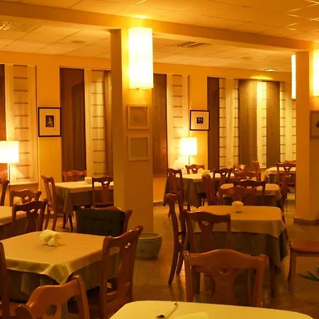 فندق Asti Arthotel 3*