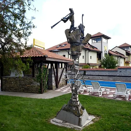 Asti Arthotel 3*